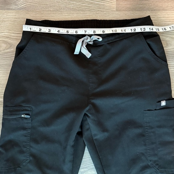 Figs Technical Collection Yola Skinny Scrub Medical Pant Black size Small - Picture 3 of 7